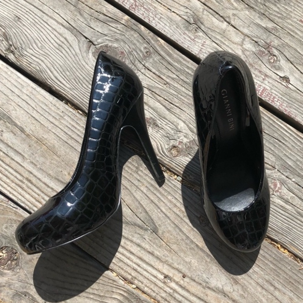 Gianni Bini Black Pebbled Heels size 7.5